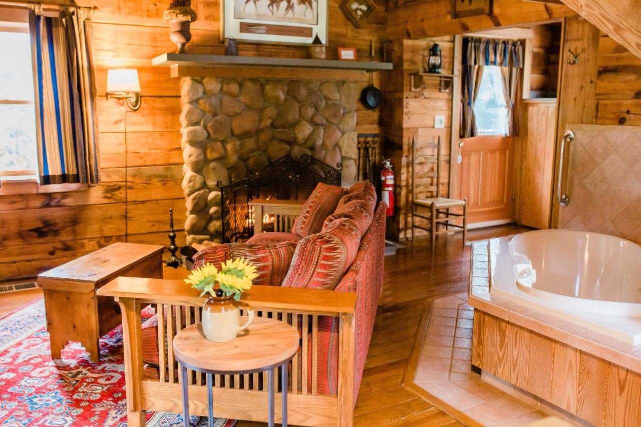 Arrowhead Inn Дърам Екстериор снимка